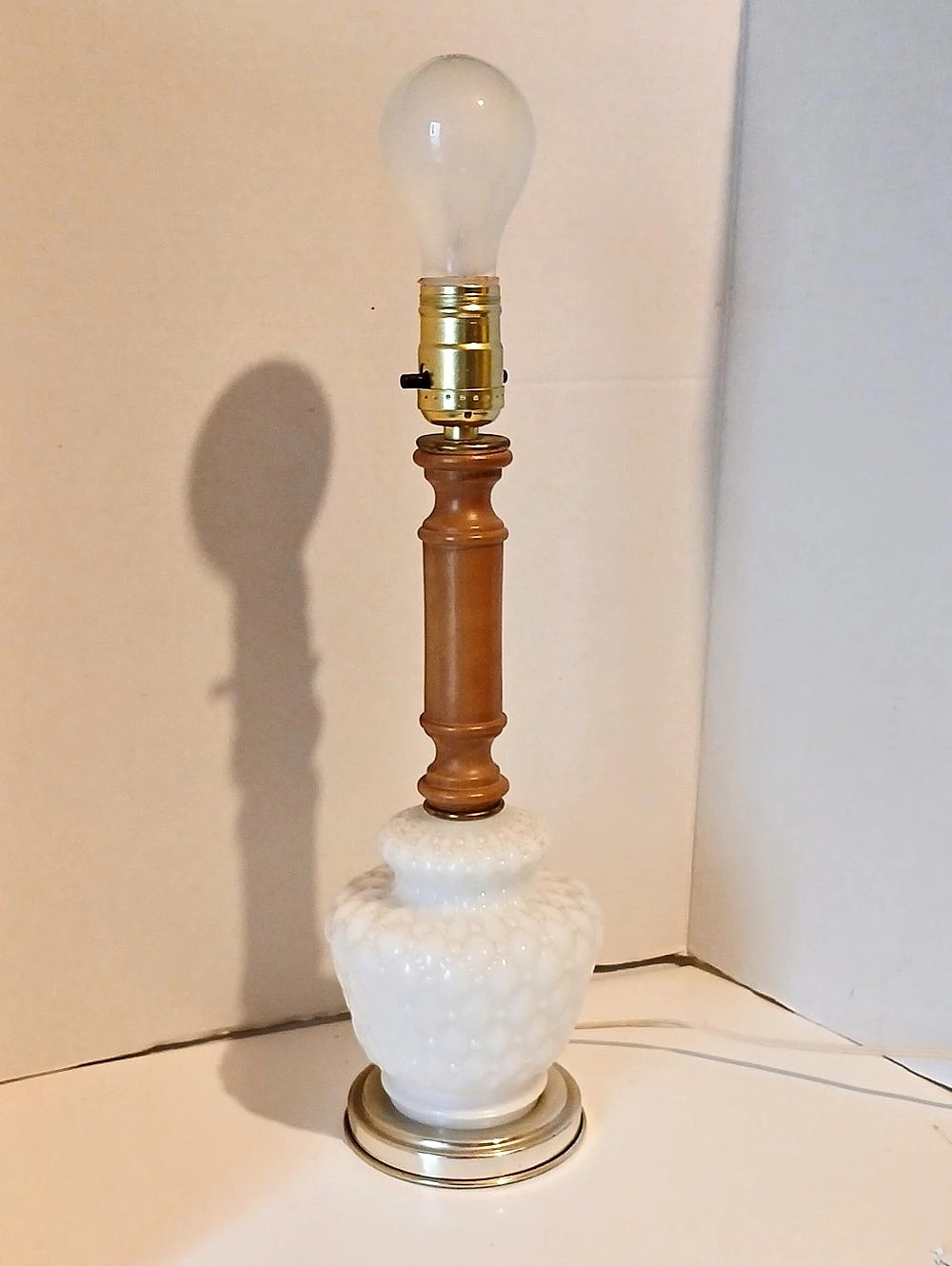 Vtg Quilted Hobnail Milk Glass Boudoir Lamp